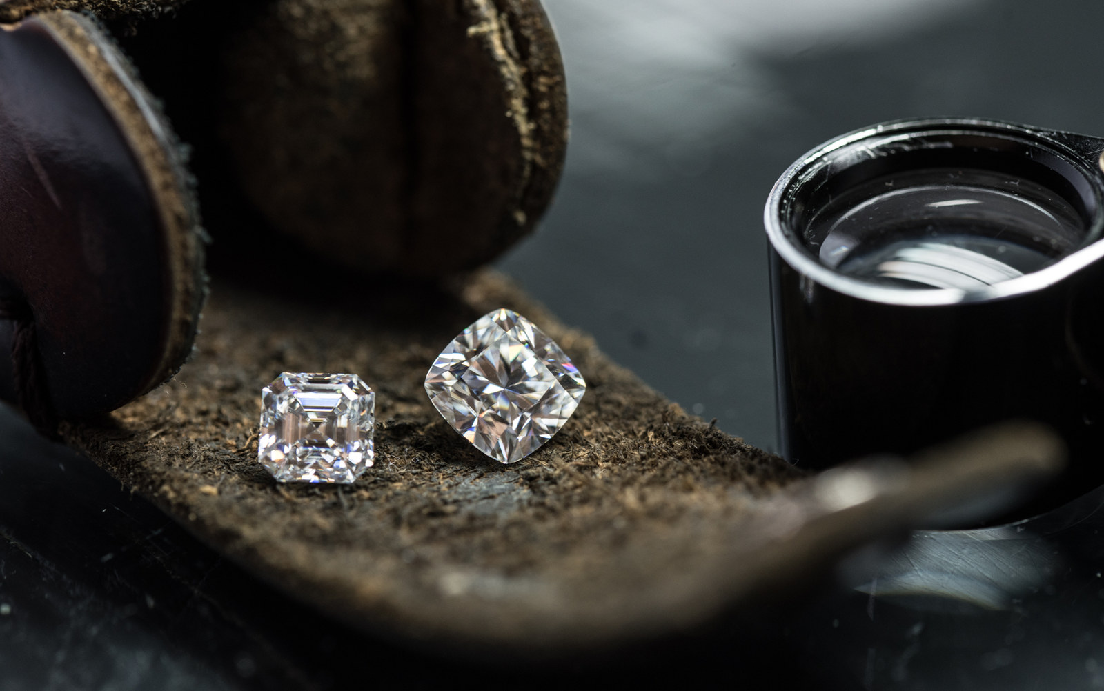 Expertise gemmologique à la loupe